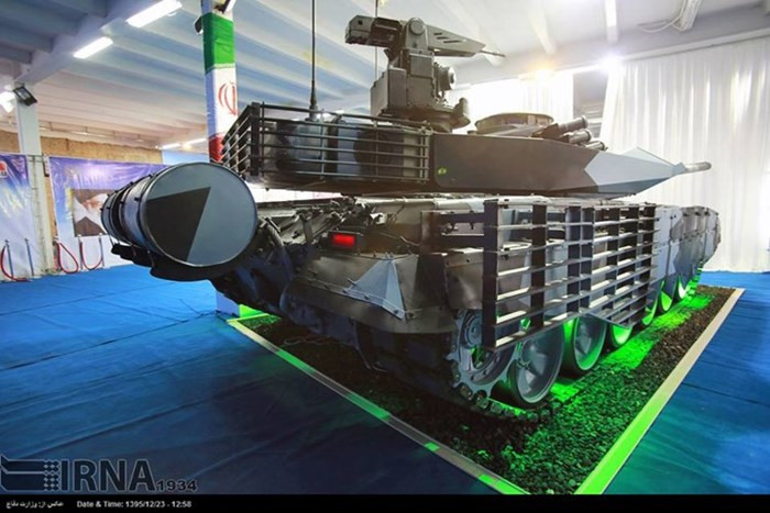 Trong tháng 2/2018, Chuẩn tướng Kioumars Heidari – Chỉ huy lực lượng Lục quân Iran cho biết hợp đồng sử dụng xe tăng nội địa Karrar đã hoàn tất, sẵn sàng bàn giao cho các lực lượng vũ trang Iran. Ảnh: IRNA.