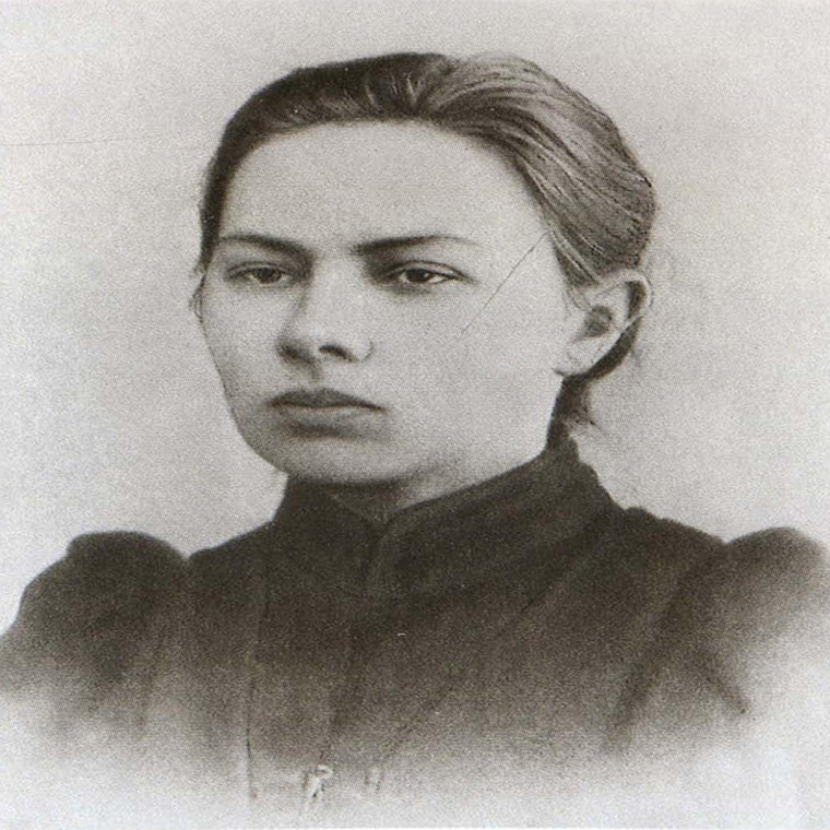 Năm 1917, bà Nadezhda Krupskaya tích cực giúp chồng trong việc chuẩn bị và tiến hành cuộc Cách mạng Tháng Mười thành công. Sau đó, bà tham gia vào việc tổ chức phong trào thanh niên vô sản và là người đứng đầu Liên minh công đoàn công nhân, thanh-thiếu niên xã hội chủ nghĩa. Ảnh: Wikimedia Commons.