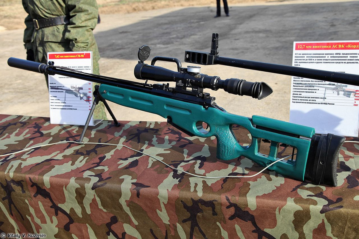 “Vệ binh Quốc gia Nga vừa ký hợp đồng trị giá 128 nghìn USD với Tập đoàn Kalashnikov để mua 26 khẩu súng trường SV-98. Dự kiến, lô hàng này sẽ được bàn giao vào ngày 20/11 tới”, nguồn tin cho hay. Ảnh: Wikipedia.