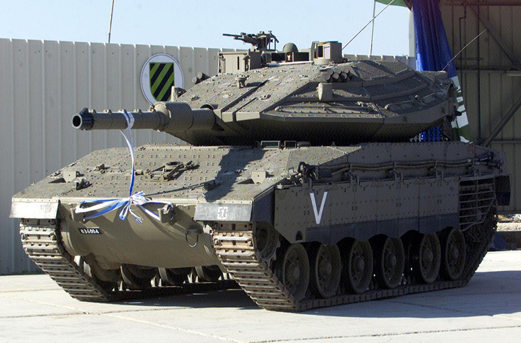 Merkava có trọng lượng 65 tấn, chiều dài 9,04 mét, rộng 3,72 mét, cao 2,66 mét. Vũ khí chính của xe tăng Merkava là pháo MG253 120 mm, có khả năng phóng tên lửa chống tăng LAHAT. Ảnh: National Interest.