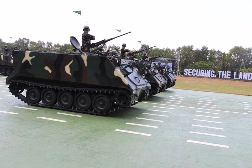 Theo Defence Blog, Công ty Elbit Systems của Israel đã được Quân đội Philippines lựa chọn để nâng cấp 44 chiếc xe bọc thép chở quân (APC) M113A2 cho nước này. Theo đó, những chiếc M113 mới sau khi được nâng cấp sẽ được trang bị thêm hệ thống vũ khí điều khiển từ xa Dragon với súng máy 12,7 mm hoặc tháp pháo tự động 25mm. Nguồn ảnh: Quân đội Philippines.