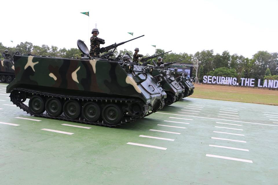 Theo Defence Blog, Công ty Elbit Systems của Israel đã được Quân đội Philippines lựa chọn để nâng cấp 44 chiếc xe bọc thép chở quân (APC) M113A2 cho nước này. Theo đó, những chiếc M113 mới sau khi được nâng cấp sẽ được trang bị thêm hệ thống vũ khí điều khiển từ xa Dragon với súng máy 12,7 mm hoặc tháp pháo tự động 25mm. Nguồn ảnh: Quân đội Philippines.