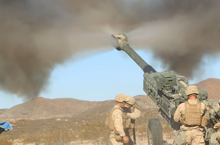 Hệ thống pháo M777 có thể bắn 2 viên đạn/1 phút hoặc khi cần là 5 viên/2 phút với hệ thống khai hỏa điện tử chính xác. Ảnh: military.com.