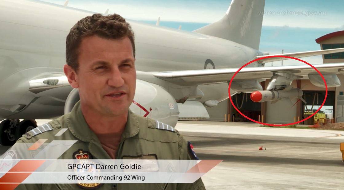 Mặc dù, Không quân Australia tuyên bố phóng thành công Harpoon thế nhưng kết quả nó mang lại không tạo mấy ấn tượng khi tàu USS Racine gần như không suy suyển sau đòn tấn công của tên lửa chống hạm mạnh nhất Australia. Trong vòng đỏ là tên lửa Harpoon trên chiếc P-8 của Không quân Australia tham gia diễn tập RIMPAC. Ảnh: Không quân Australia.