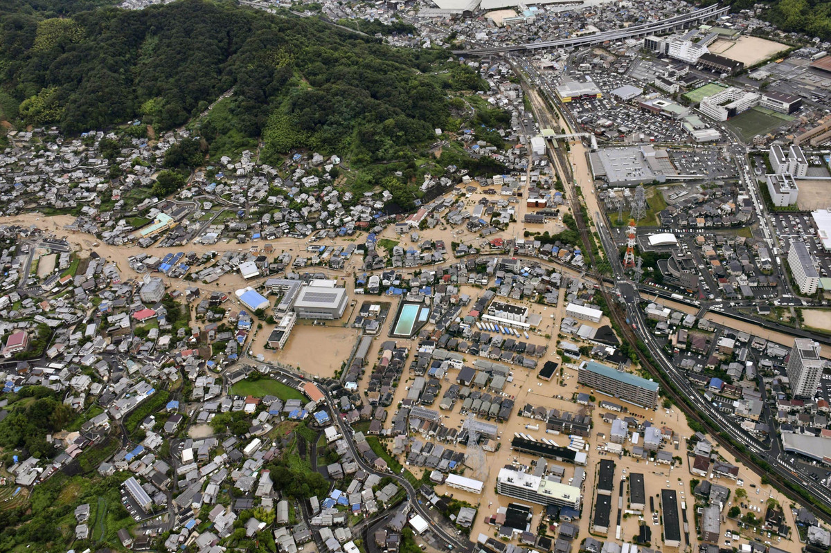 Thị trấn Saka, tỉnh Hiroshima, trong bức ảnh chụp từ trên cao hôm 7/7. Ảnh: Kyodo.