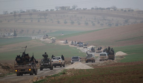 Quân đội Syria Tự do (FSA) đã để Quân đội Nga tiến vào các quận mà nhóm phiến quân này từng kiểm soát tại thành phố Daraa khi bắt đầu tiến trình hòa giải. Trong vòng 48 giờ tới, lực lượng FSA có thể sẽ giao nộp vũ khí hạng nặng và trung cho lực lượng cảnh sát quân đội Nga. Ảnh: FNA.