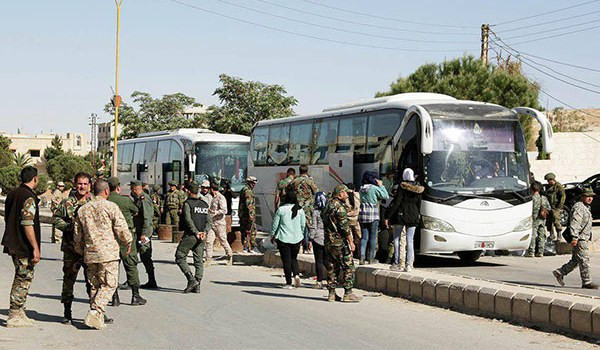 “Các tay súng HTS đã rời khỏi Daraa và mang theo trang thiết bị quân sự của chúng di chuyển về phía tỉnh Quneitra ở Nam Syria”, một nguồn tin chiến trường Syria tiết lộ. Ảnh: FNA.