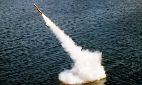 Theo TASS, Viện Công nghệ Nhiệt Moscow đã tiến hành nghiên cứu về thiết kế của tên lửa Bulava phóng ngầm từ đầu những năm 1990. Sau ba cuộc thử nghiệm thành công, Bulava đã được phóng thử từ tàu ngầm TK-208 Dmitry Donskoi lớp Akula thuộc Đề án 941UM. Ảnh: RBTH.