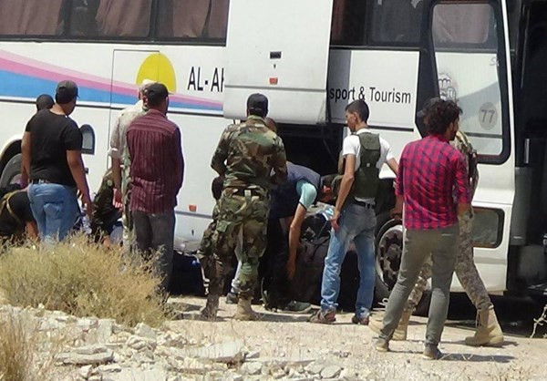 Trước đó, Quân đội Syria, được sự yểm trợ hỏa lực của Nga, đã mở chiến dịch quân sự quy mô lớn nhằm giành lại các khu vực do nhóm phiến quân kiểm soát tại tỉnh Daraa và Quneitra trên đường tiến đến Cao nguyên Golan. Ảnh: FNA.