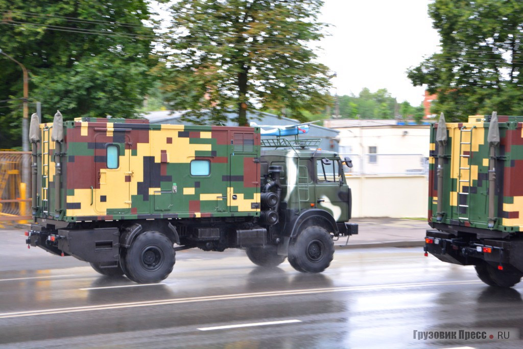 Busel-10 hoạt động bằng động cơ điện, có thể đạt tốc độ 60 đến 120km/h và phạm vi hoạt động 50 km. UAV Busel-MB có thể bay lên tới độ cao 5.000 mét. Trong ảnh là trung tâm chỉ huy di động của Busel-MB. Ảnh: World Military.