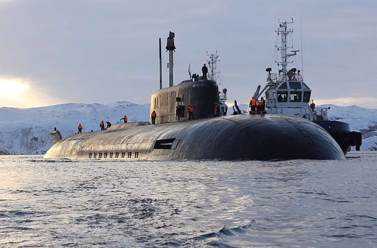 Ngoài ra, tàu ngầm tấn công hạt nhân Orel Đề án 949A (NATO định danh Oscar II) của Hạm đội Biển Bắc cũng sẽ tham gia diễu hành Ngày Hải quân Nga tại thành phố St.Petersburg. Ảnh: TASS.