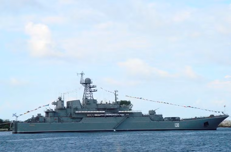 Bộ Quốc phòng Nga thông báo, tàu đổ bộ tấn công Ivan Gren và Korolev của Hạm đội Baltic đã tới Kronstadt để tham gia vào lễ diễu hành Ngày Hải quân sắp tới. Ảnh: Tàu đổ bộ Kronstadt của Hạm đội Baltic. Ảnh: mil.ru.