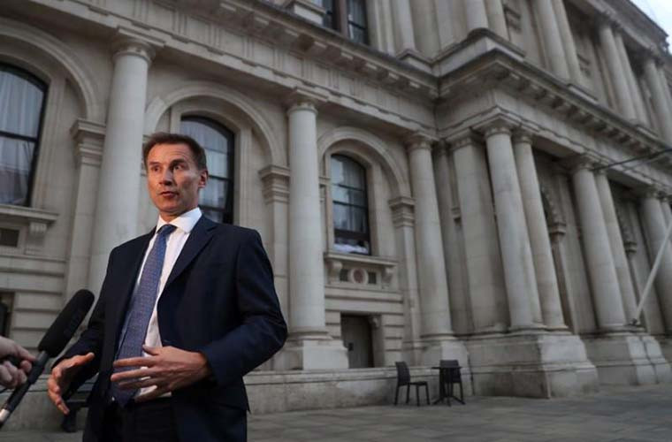 Sau khi tốt nghiệp đại học, ông Hunt làm chuyên viên tư vấn quản lý và sau đó trở thành một giáo viên Tiếng Anh tại Nhật Bản. Ảnh: Reuters. 