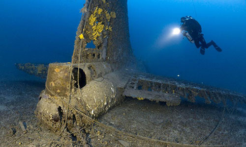Chiếc phi cơ đã bị hư hại nặng sau hàng thập kỷ dưới đáy biển.