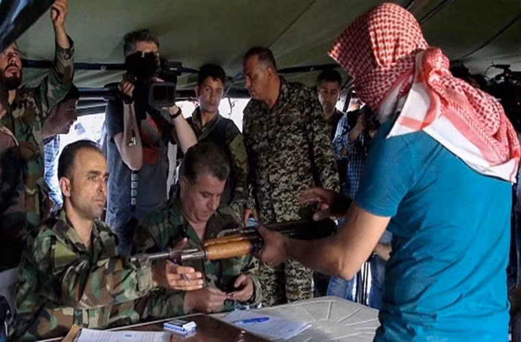 Hiện khu vực duy nhất ở Daraa bị nhóm IS chiếm đóng là đoạn biên giới dài vài km. Trong khi đó, nguồn tin chiến trường cho biết thêm, lực lượng chính phủ Damascus đã điều quân tới khu vực mà IS kiểm soát tại Hawz al-Yarmouk. Ảnh: FNA.