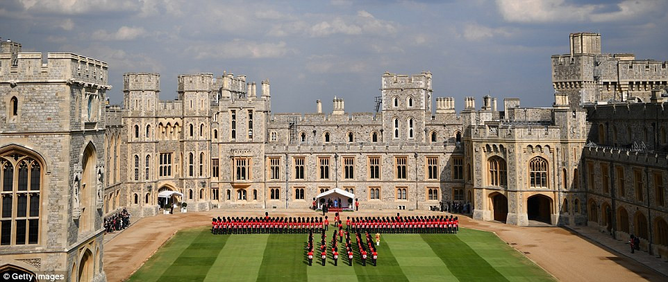 Quang cảnh lễ đón Tổng thống Trump và phu nhân Melania tại Lâu đài Windsor ngày 13/7. Ảnh: Getty.
