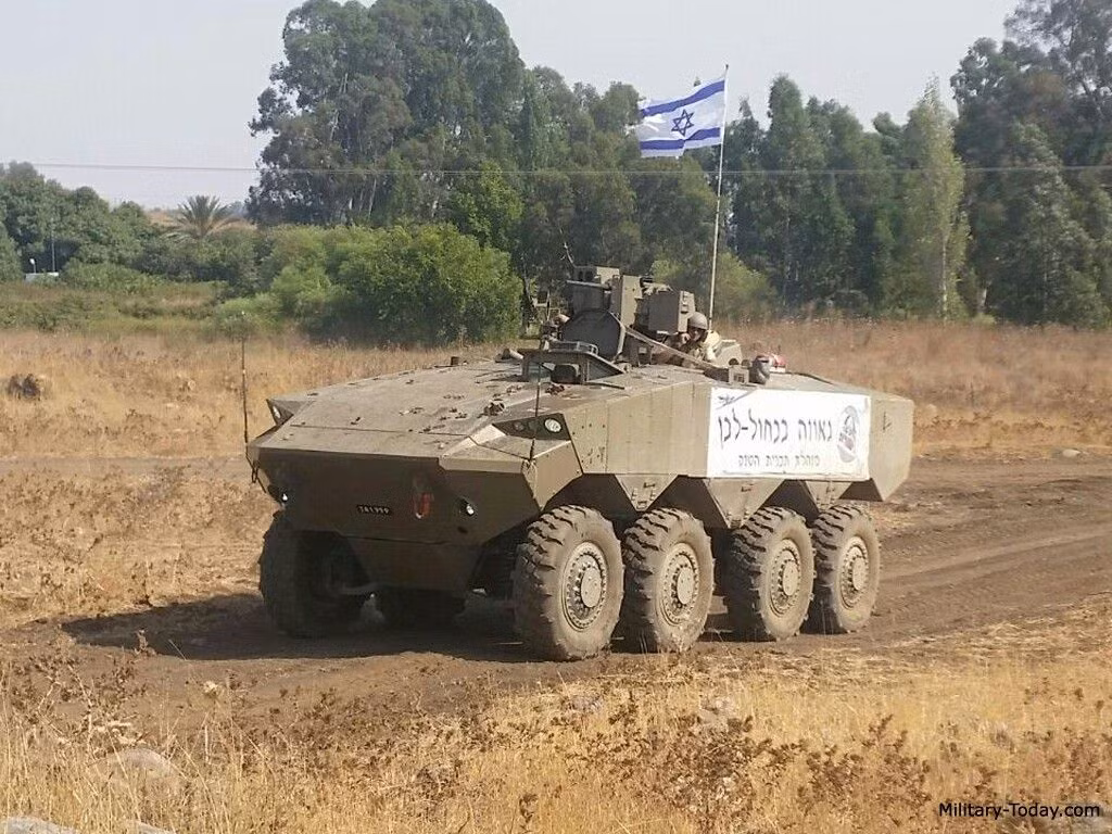 Theo Jerusalem Post, Bộ Quốc phòng Israel vừa tiết lộ phiên bản cuối cùng của xe bọc thép chở quân Eitan bánh lốp 8x8 do nước này tự chế tạo dành cho Lực lượng Phòng vệ Israel. Ảnh: AR.