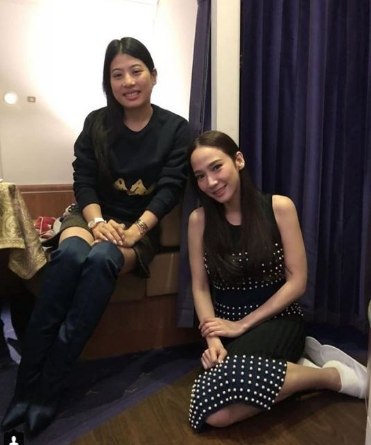 Bản thân gu thời trang cá nhân của công chúa Sirivannavari Nariratanacũng rất đáng chú ý. Dù không sở hữu thân hình cao ráo, cổ thấp, dáng người tròn trịa nhưng phong cách thời trang hiện đại, nữ tính, sang trọng giúp cô luôn nổi bật ở mọi lúc mọi nơi.