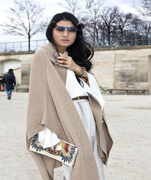 Cô từng được nhà thiết kế Pierre Balmain của nhà mốt Balmain nổi tiếng nâng đỡ và giới thiệu tới làng thời trang thế giới. Trong lĩnh vực thiết kế, công chúa Sirivannavari Nariratana luôn khéo léo pha trộn những nét hiện đại, đài các của phương Tây với phong cách cổ truyền đặc trưng của Thái Lan. Nhiều bộ lễ phục của hoàng tộc Thái Lan cũng được chính tay cô thiết kế. Cô từng được nhà thiết kế Pierre Balmain của nhà mốt Balmain nổi tiếng nâng đỡ và giới thiệu tới làng thời trang thế giới. Trong lĩnh vực thiết kế, công chúa Sirivannavari Nariratana luôn khéo léo pha trộn những nét hiện đại, đài các của phương Tây với phong cách cổ truyền đặc trưng của Thái Lan. Nhiều bộ lễ phục của hoàng tộc Thái Lan cũng được chính tay cô thiết kế.