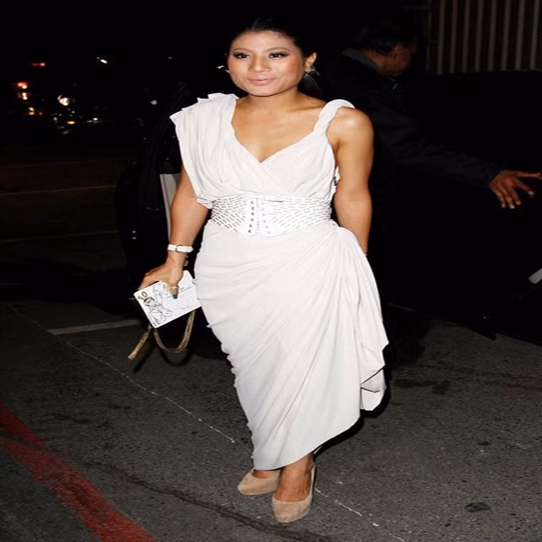 Công chúa Sirivannavari Nariratana rất được người dân Thái ngưỡng mộ bởi vừa xuất thân quyền quý, giàu có lại tài năng. Không chỉ sở hữu khối tài sản đồ sộ lên tới hàng tỉ đô la, công chúa Sirivannavari Nariratana còn có một thương hiệu riêng từng được trình diễn tại các tuần lễ thời trang lớn trên thế giới.