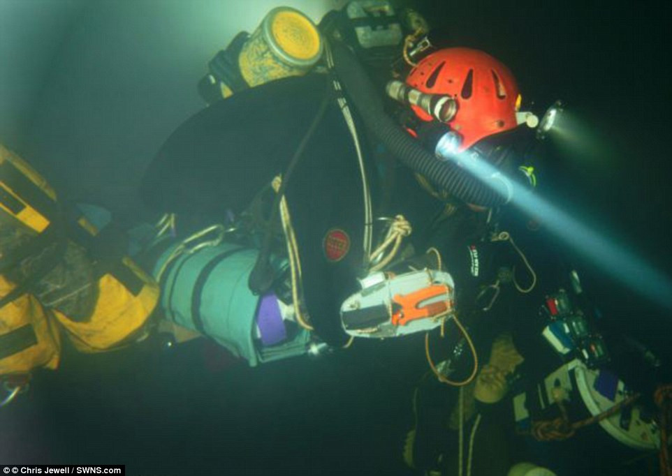 Ngày 8/7, chính quyền Thái Lan cho biết họ có kế hoạch sơ tán khu vực xung quanh hang Tham Luang để chuẩn bị cho hoạt động cứu hộ có thể sắp diễn ra. Ảnh: SWNS.com.