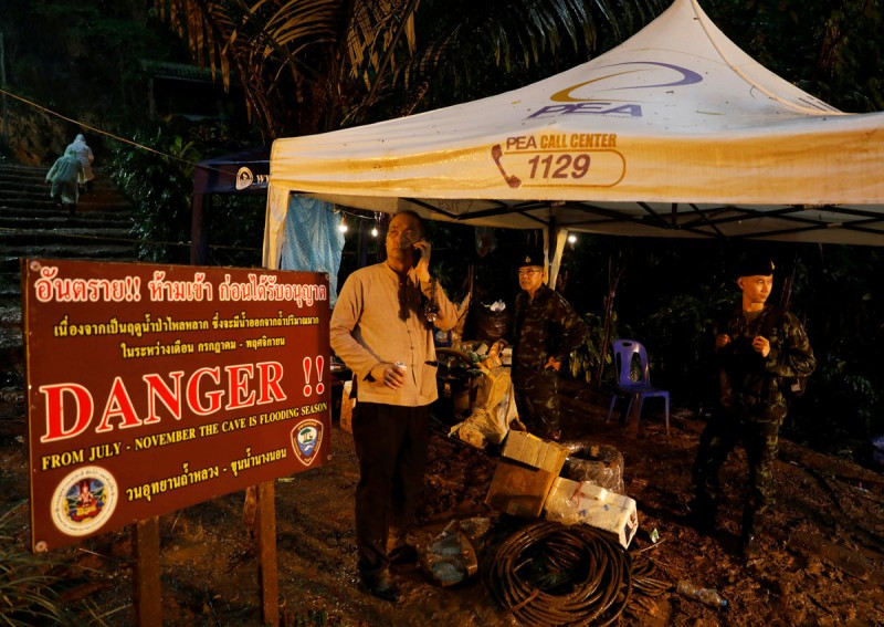 Được biết, mức nhiệt trung bình hàng năm của khu vực bên ngoài và trong hang Tham Luang Nang Non ở mức trên 15 độ C đến 26 độ C. Rất may mắn cho đội bóng là chỉ từ dưới 15 độ C thì tình trạng giảm thân nhiệt mới bắt đầu là mối đe dọa với sức khỏe. Ảnh: Asiaone.