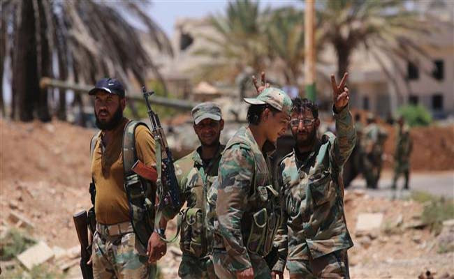 “Các binh sĩ Syria và đồng minh đã tái chiếm hàng loạt khu định cư, trong đó có Khirbat Khasfayn, Ayn al-Qadi, Bassali, Ayn Zabida, Mazraah, Bakkar, Bakkar Sharqi và Jubayliyah,...”, nguồn tin của lực lượng ủng hộ chính phủ cho hay. Ảnh: Press TV.