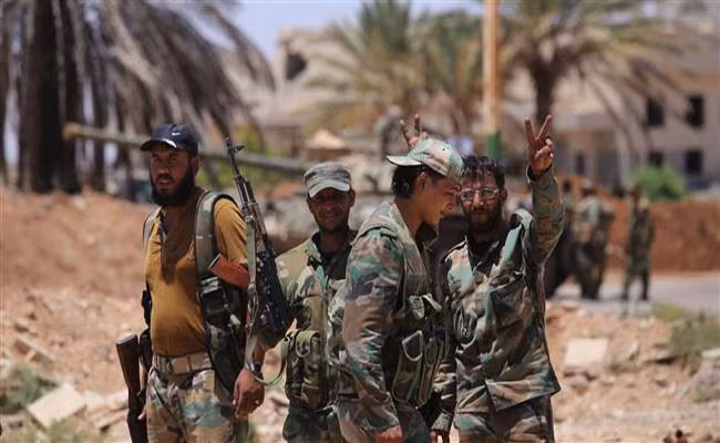 “Các binh sĩ Syria và đồng minh đã tái chiếm hàng loạt khu định cư, trong đó có Khirbat Khasfayn, Ayn al-Qadi, Bassali, Ayn Zabida, Mazraah, Bakkar, Bakkar Sharqi và Jubayliyah,...”, nguồn tin của lực lượng ủng hộ chính phủ cho hay. Ảnh: Press TV.