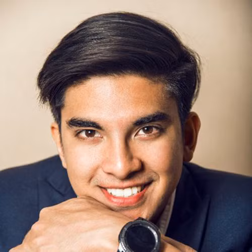 Được biết, tân Bộ trưởng Syed Saddiq sinh ngày 6/12/1992 tại Pulai, Johor, trong một gia đình trung lưu. Ảnh: Twitter.