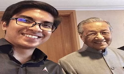 Ông Syed Saddiq có mối quan hệ thân thiết, gắn bó với Thủ tướng Mahathir. Ảnh: Says.com.