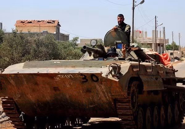 “Các binh sĩ Syria đang tiến gần khu vực Cao nguyên Golan mà Israel chiếm quyền kiểm soát sau những thắng lợi gần đây ở Quneitra”, nguồn tin cho hay. Ảnh: FNA.