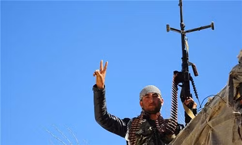 Theo hãng tin Fars (Iran), Quân đội Syria đã mở chiến dịch quân sự quy mô lớn nhằm vào nhóm khủng bố từ nhiều hướng tại vùng "Tam giác Chết" ở Tây Bắc Daraa và Quneitra ngày 15/7. Ảnh: FNA.