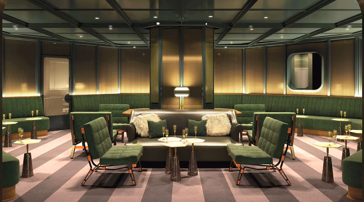 Du khách có thể thưởng thức đồ uống ở sảnh này trước khi vào câu lạc bộ đêm trên du thuyền.