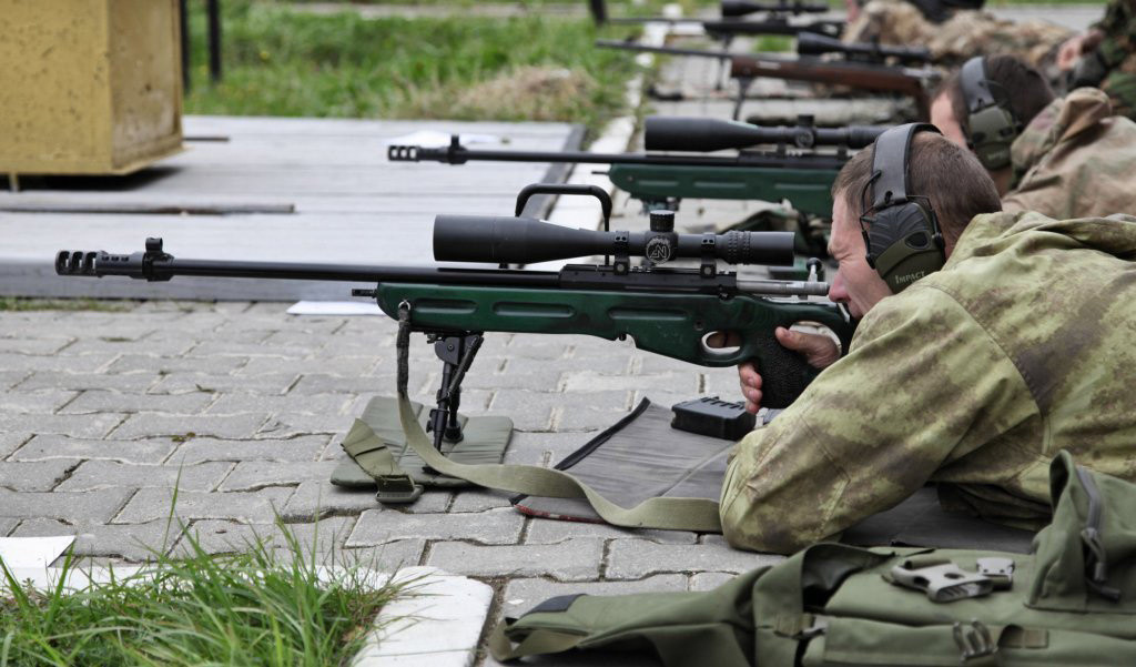 Theo hãng thông tấn TASS dẫn một nguồn tin từ ngành công nghiệp Nga cho hay, lực lượng Vệ binh Quốc gia Nga vừa đặt mua 26 khẩu súng trường bắn tỉa SV-98 7,62 mm do Tập đoàn Kalashnikov phát triển. Ảnh: TASS.