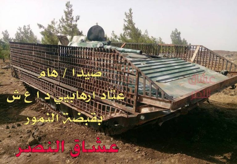 “Lực lượng chính phủ Damascus đã tịch thu lượng lớn vũ khí và trang thiết bị quân sự của nhóm khủng bố IS tại Daraa, trong đó có pháo hạng nặng và một số loại xe quân sự”, nguồn tin cho hay. Ảnh: AMN.