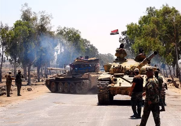 Ngoài ra, theo AMN, chỉ chưa đầy 24 giờ sau khi một chiến đấu cơ Syria bị bắn hạ tại Golan hôm 25/7, Quân đội Syria đã mở cuộc tấn công và tái chiếm hai thị trấn Ayn Zakar và Abu Hatiteen ở Tây Daraa. Ảnh: FNA.