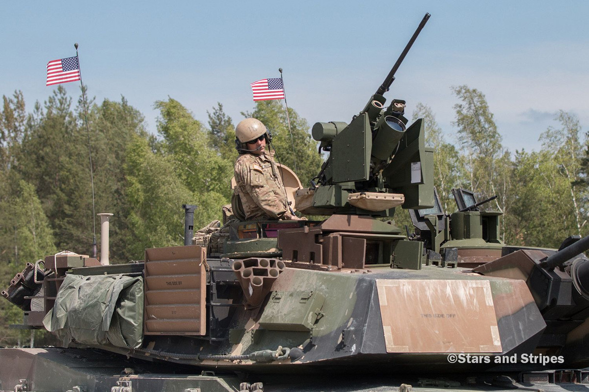 M1A2 có trọng lượng 72,7 tấn dành cho kíp chiến đấu 4 người (gồm chỉ huy, pháo thủ, người nạp đạn và lái xe). Ảnh: Military Today.