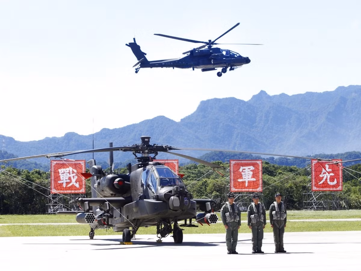 Ở thời điểm hiện tại AH-64E Apache vẫn là loại trực thăng chiến đấu đa năng tiên tiến nhất thế giới, ngày càng được nhiều lực lượng quân đội các nước sử dụng. Ảnh: Stratford Chapter.