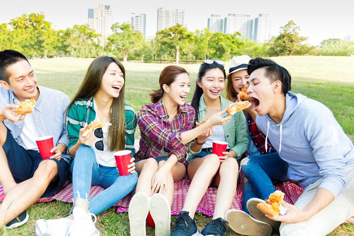 Cuộc sống hiện tại trọn vẹn: Cuộc sống một mình khiến bạn luôn tận hưởng đầy ắp những điều thú vị như đi du lịch, tụ tập bạn bè, dành thời gian cho những người thân…và dĩ nhiên các hoạt động này đã chiếm phần lớn thời gian của bạn.