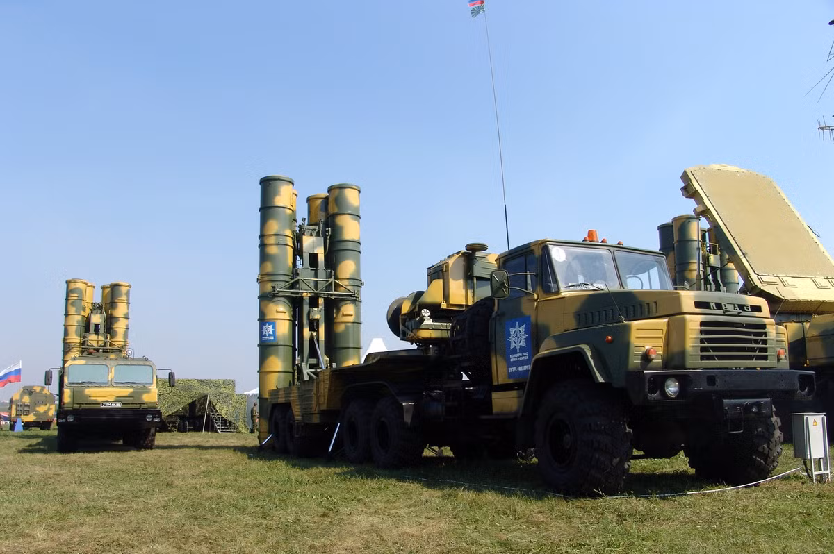 S-300PMU-2 Favorit là tổ hợp phòng không có khả năng phá hủy mục tiêu ở khoảng cách lên tới 300 km và ở độ cao 27.000 mét. Ảnh: Military Today.