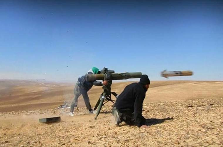 Cũng tại tỉnh Daraa, theo hãng Fars (Iran), các nhóm phiến quân đã giao nộp lượng lớn tên lửa do Mỹ và Israel sản xuất cho Quân đội Syria theo thỏa thuận hòa giải hôm 4/7. Ảnh: FNA.