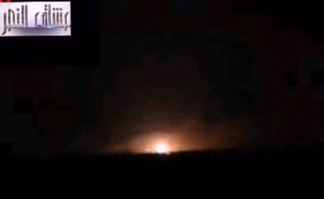 Được biết, Quân đội Syria đang chuẩn bị tiến hành một cuộc tấn công lớn nhằm giành lại quyền kiểm soát cửa khẩu Nassib chiến lược ở phía đông nam thành phố Daraa. Tối 4/7, quân chính phủ Damascus dồn dập nã tên lửa vào căn cứ của Quân đội Syria Tự do (FSA) tại cửa khẩu này. Ảnh: AMN.