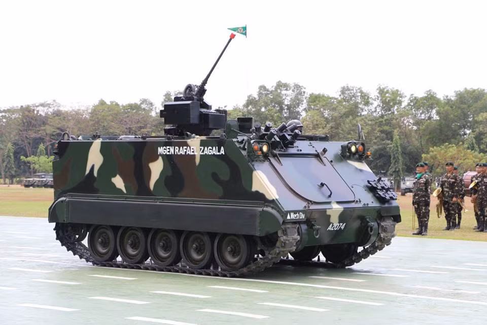 Dựa trên hợp đồng này 44 xe bọc thép chở quân M113A2 sẽ được trang bị hệ thống vũ khí điều khiển từ xa (RCWS) Dragon 12,7 mm và hệ thống chỉ huy chiến trường BMS Combat NG của công ty Elbit Systems. Ngoài ra, 5 chiếc xe bọc thép chở quân nữa (của Philippines) sẽ được trang bị hệ thống cối tự hành 81mm Soltam Cardom. Nguồn ảnh: Quân đội Philippines.