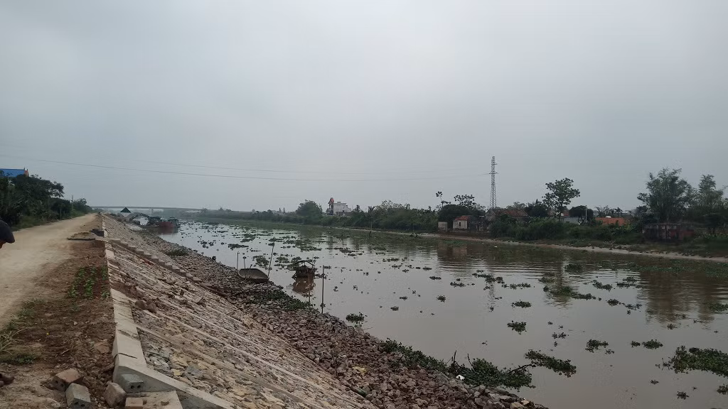 Ninh Binh: Bat thuong viec chi dinh thau du an ke de song Vac