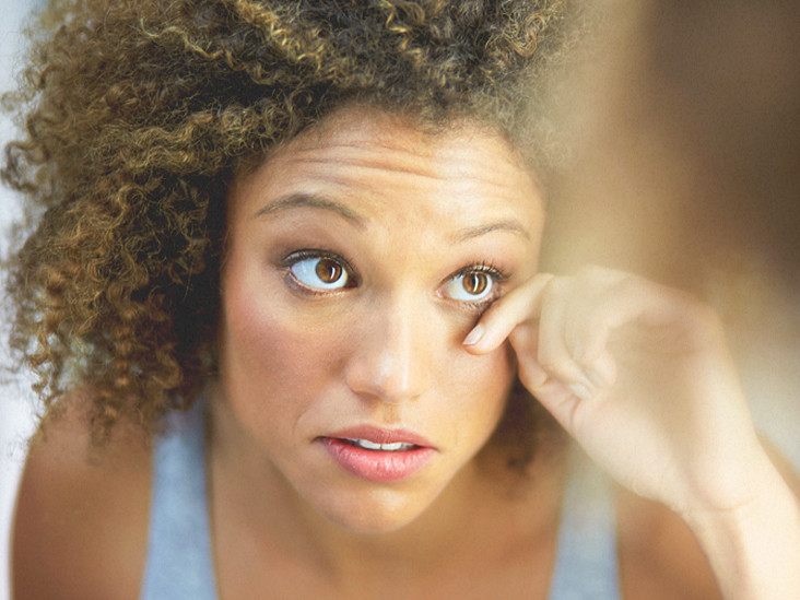 Hạn chế stress Cuộc sống với nhiều lo toan, căng thẳng kéo dài sẽ làm cho chị em trở nên lo âu, thậm chí là stress. Điều này không tốt cho sức khỏe mà còn làm ảnh hưởng đến sắc đẹp của chị em, dẫn đến mất cân bằng nội tiết, ảnh hưởng đến làn da như nám, sạm, lão hóa da,...