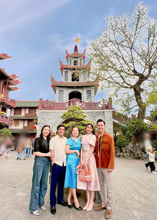 Ngân Anh đón Tết đầu tiên bên gia đình chồng.