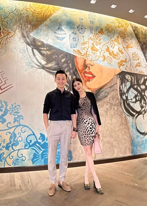 Sau vài năm bí mật hẹn hò, Ngân Anh và chồng điển trai tổ chức đám cưới vào tháng 11/2022.