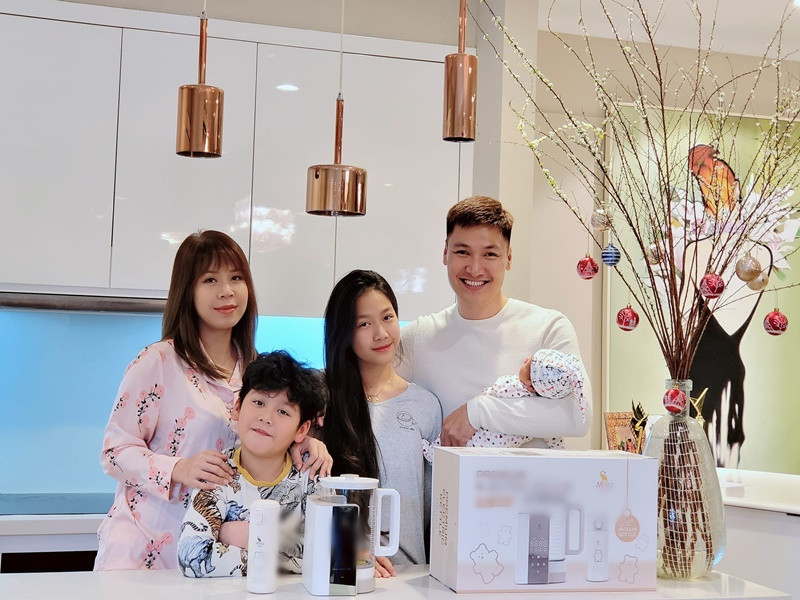 Bé Chíp sở hữu nhiều đường nét giống bố. Ảnh: FBNV