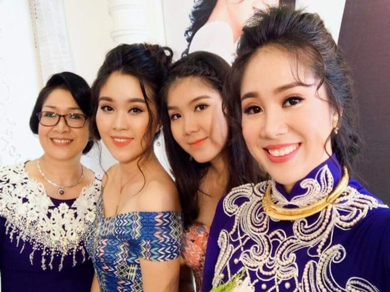Mẹ của Lê Phương sở hữu vẻ đẹp mặn mà quý phái.