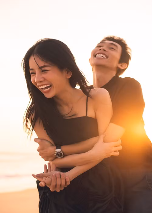 Mie - Hồng Thanh công khai hẹn hò vào năm 2020. Theo Hồng Thanh, anh và Mie biết nhau khi được mời biểu diễn trong một show ngoài trời ở Đà Nẵng. Từ lần gặp đầu tiên, bẵng đi 2 năm sau, cả hai mới gặp lại trong một quán cà phê và bắt đầu tìm hiểu.